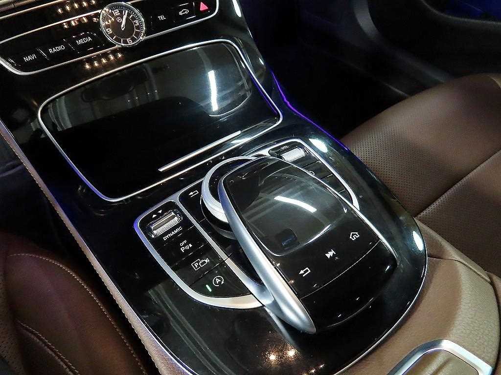 벤츠 E 클래스 E-클래스 W213 E300 4MATIC 아방가르드 이미지 11