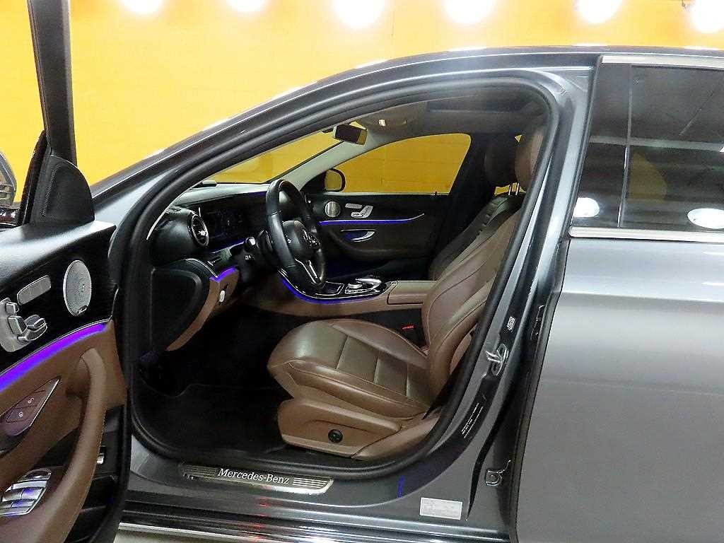 벤츠 E 클래스 E-클래스 W213 E300 4MATIC 아방가르드 이미지 12