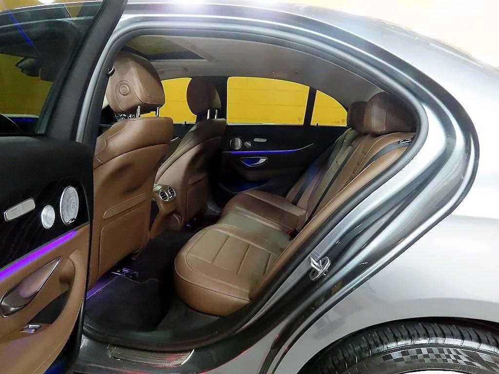 벤츠 E 클래스 E-클래스 W213 E300 4MATIC 아방가르드 이미지 13