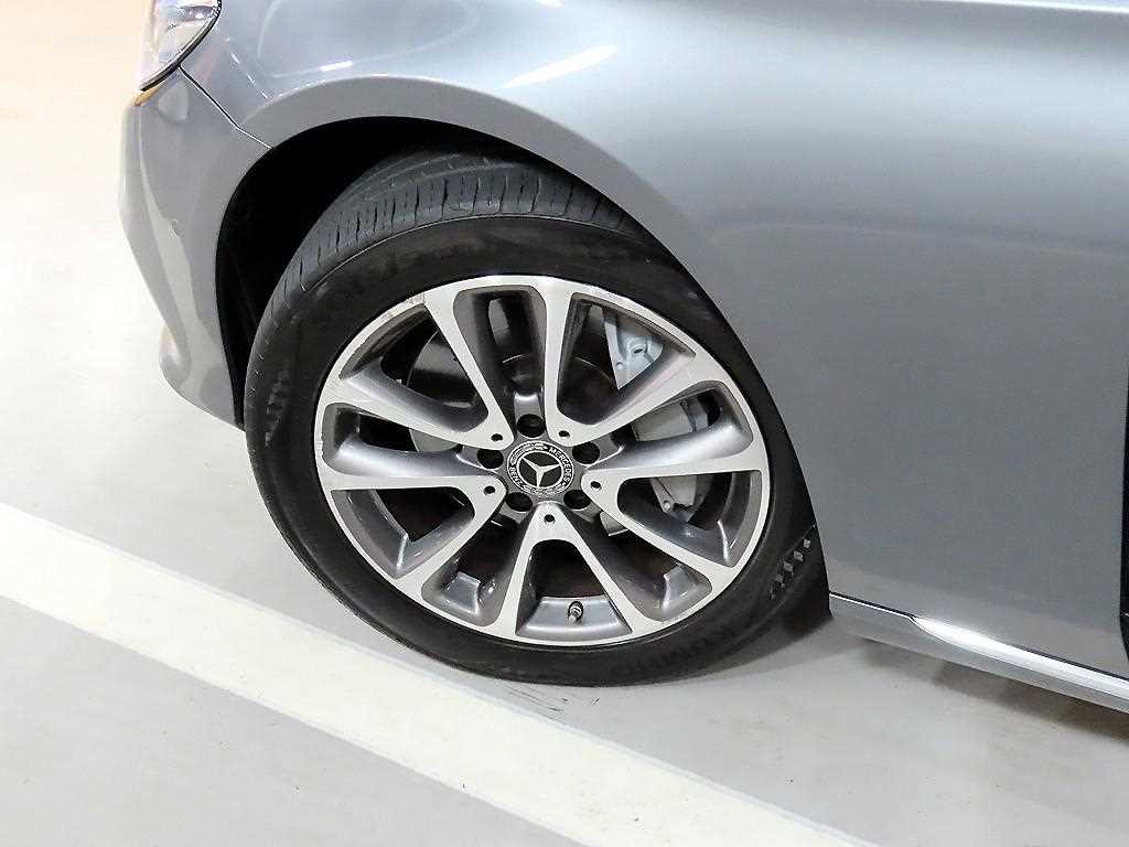 벤츠 E 클래스 E-클래스 W213 E300 4MATIC 아방가르드 이미지 19