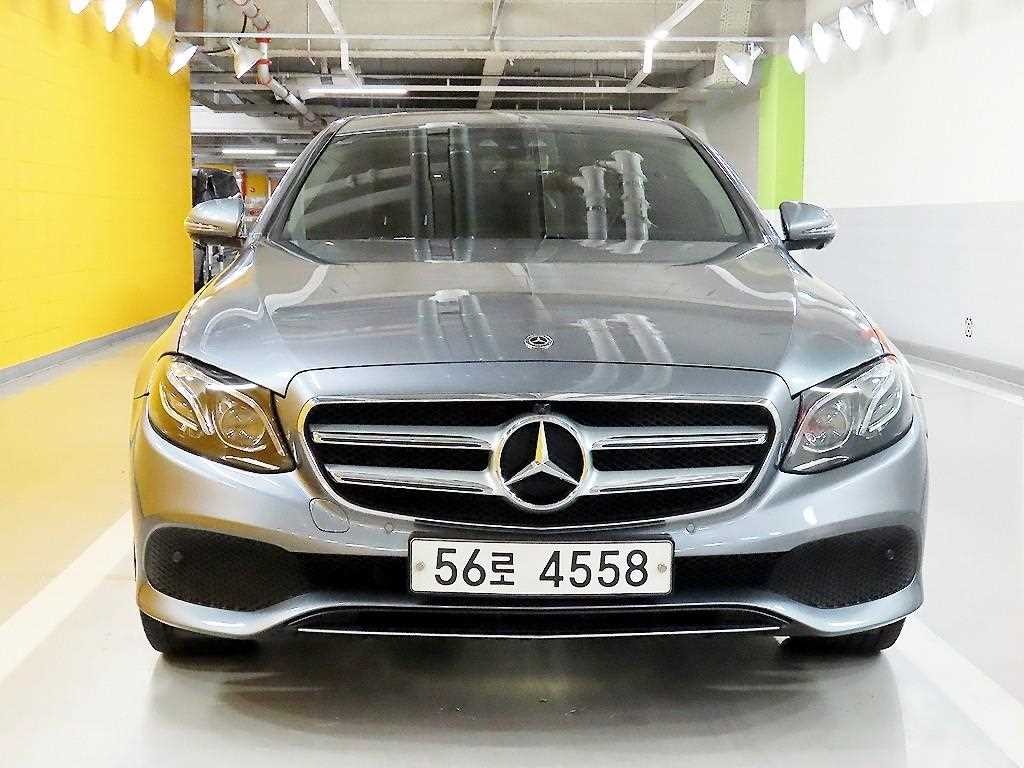 벤츠 E 클래스 E-클래스 W213 E300 4MATIC 아방가르드 이미지 2