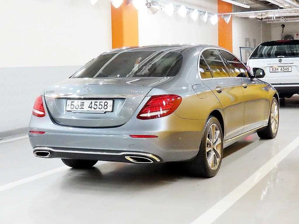 벤츠 E 클래스 E-클래스 W213 E300 4MATIC 아방가르드 이미지 3