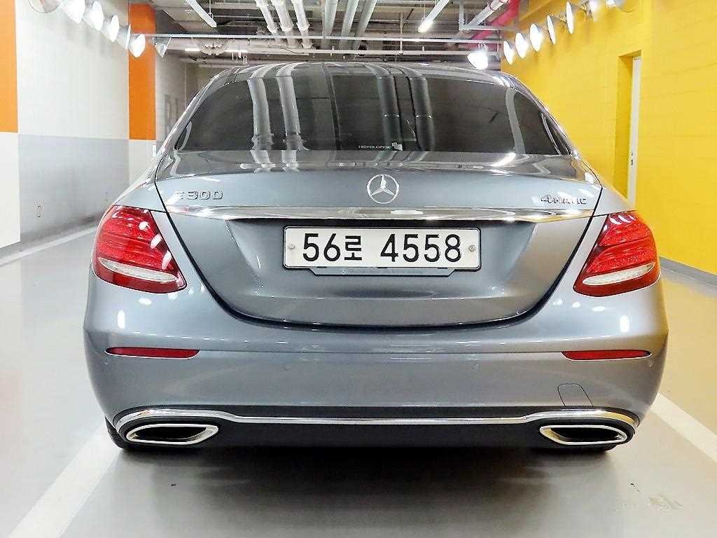 벤츠 E 클래스 E-클래스 W213 E300 4MATIC 아방가르드 이미지 4