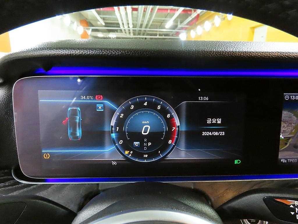 벤츠 E 클래스 E-클래스 W213 E300 4MATIC 아방가르드 이미지 5