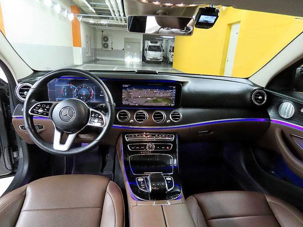 벤츠 E 클래스 E-클래스 W213 E300 4MATIC 아방가르드 이미지 6