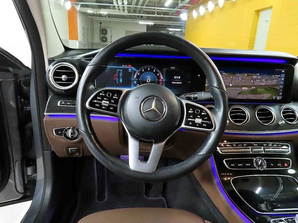 벤츠 E 클래스 E-클래스 W213 E300 4MATIC 아방가르드 이미지 7