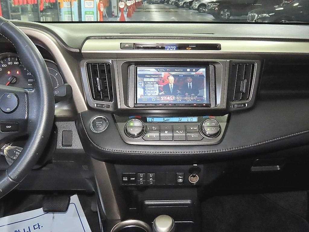 토요타 라브4 2.5 2WD 이미지 11