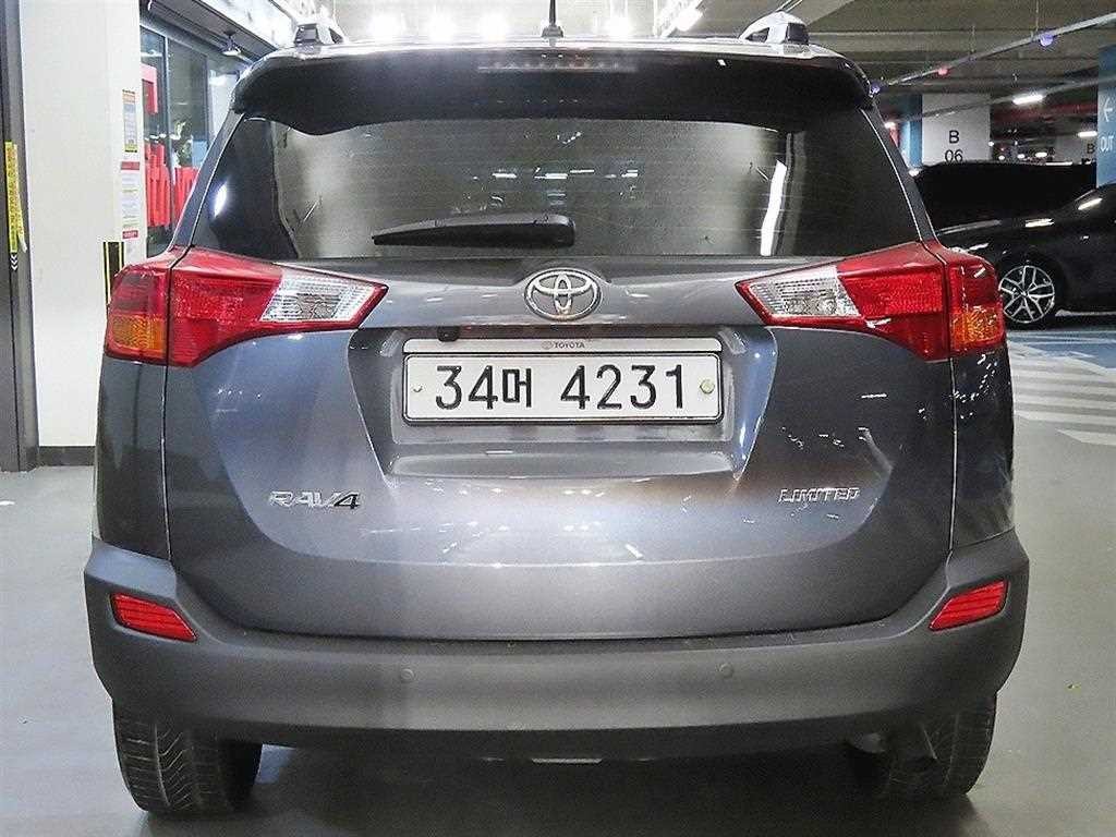 토요타 라브4 2.5 2WD 이미지 5