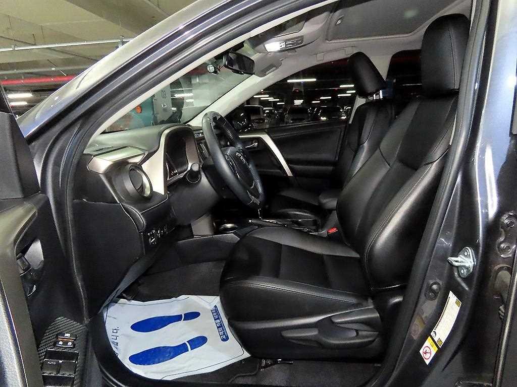 토요타 라브4 2.5 2WD 이미지 6