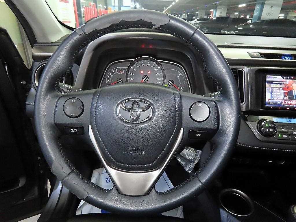 토요타 라브4 2.5 2WD 이미지 8