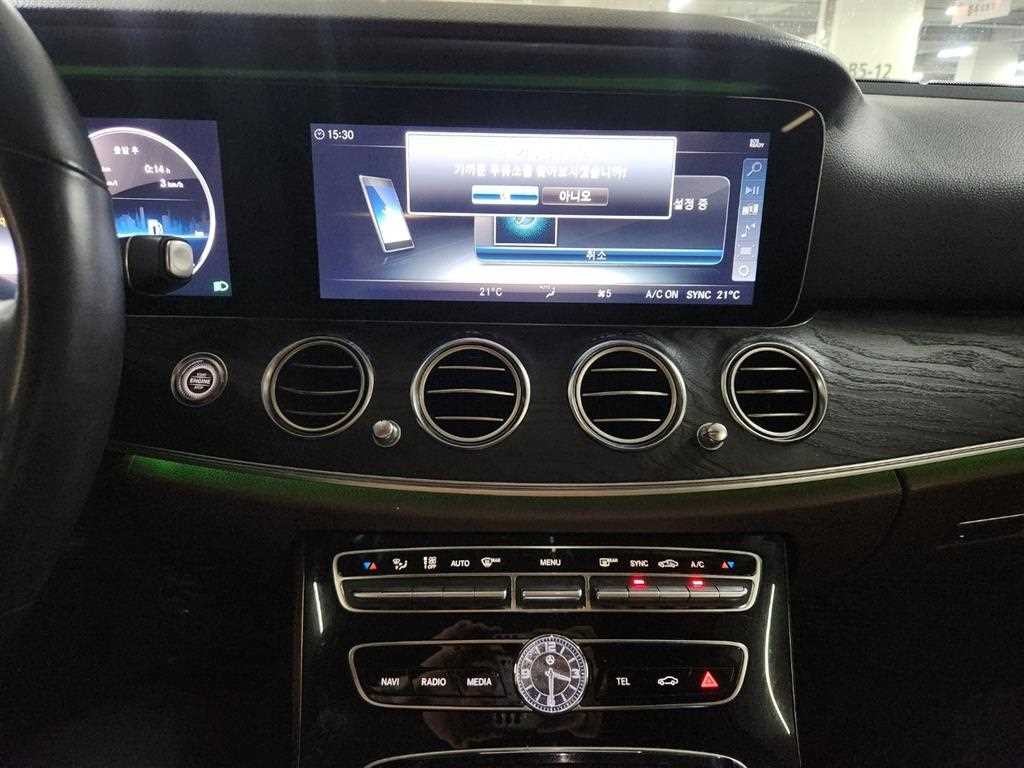 벤츠 E 클래스 E-클래스 W213 E300 4MATIC 아방가르드 이미지 12