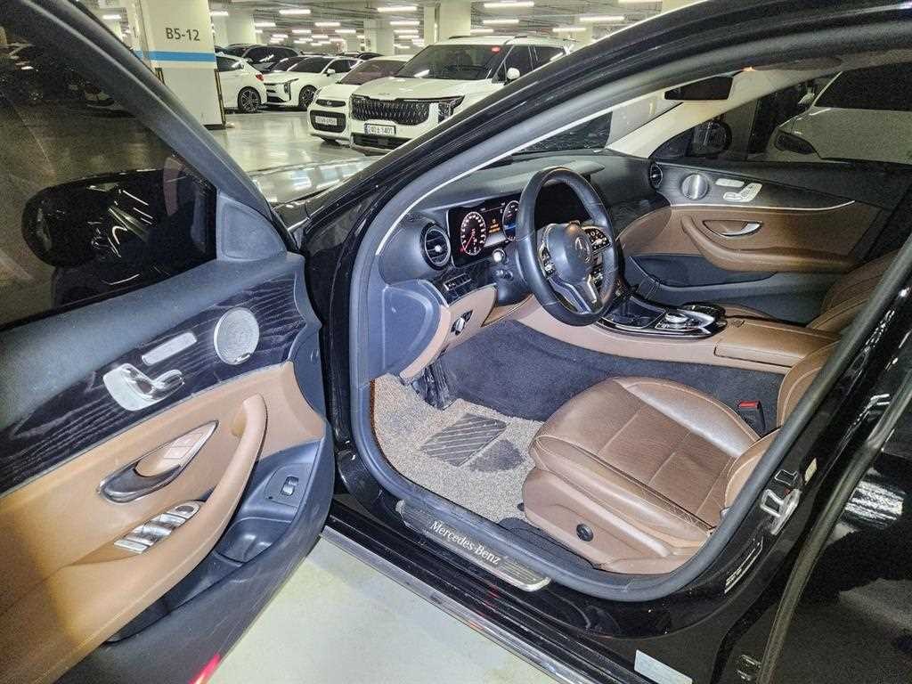 벤츠 E 클래스 E-클래스 W213 E300 4MATIC 아방가르드 이미지 14