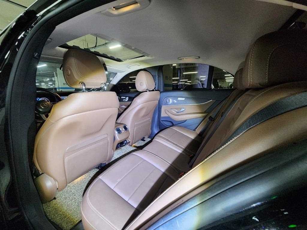 벤츠 E 클래스 E-클래스 W213 E300 4MATIC 아방가르드 이미지 15