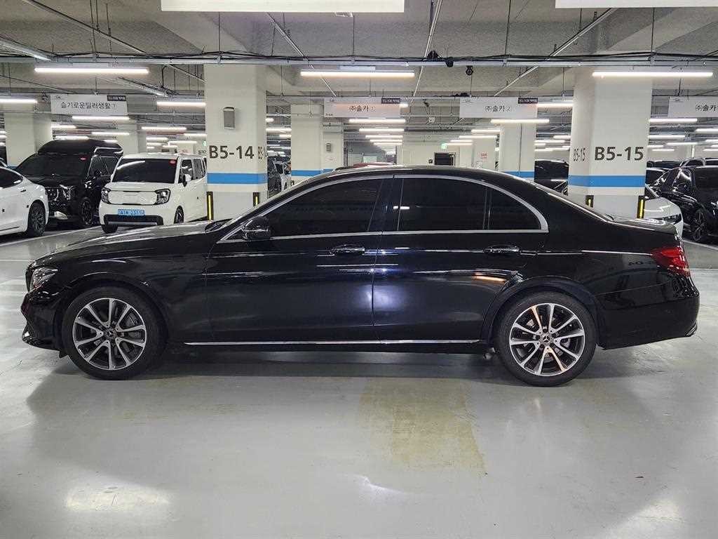 벤츠 E 클래스 E-클래스 W213 E300 4MATIC 아방가르드 이미지 3