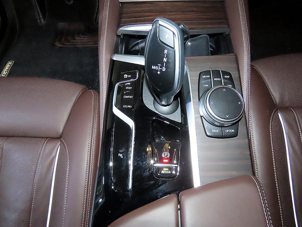 BMW 5시리즈 5시리즈 (G30) 530i xDrive M 스포츠 이미지 12