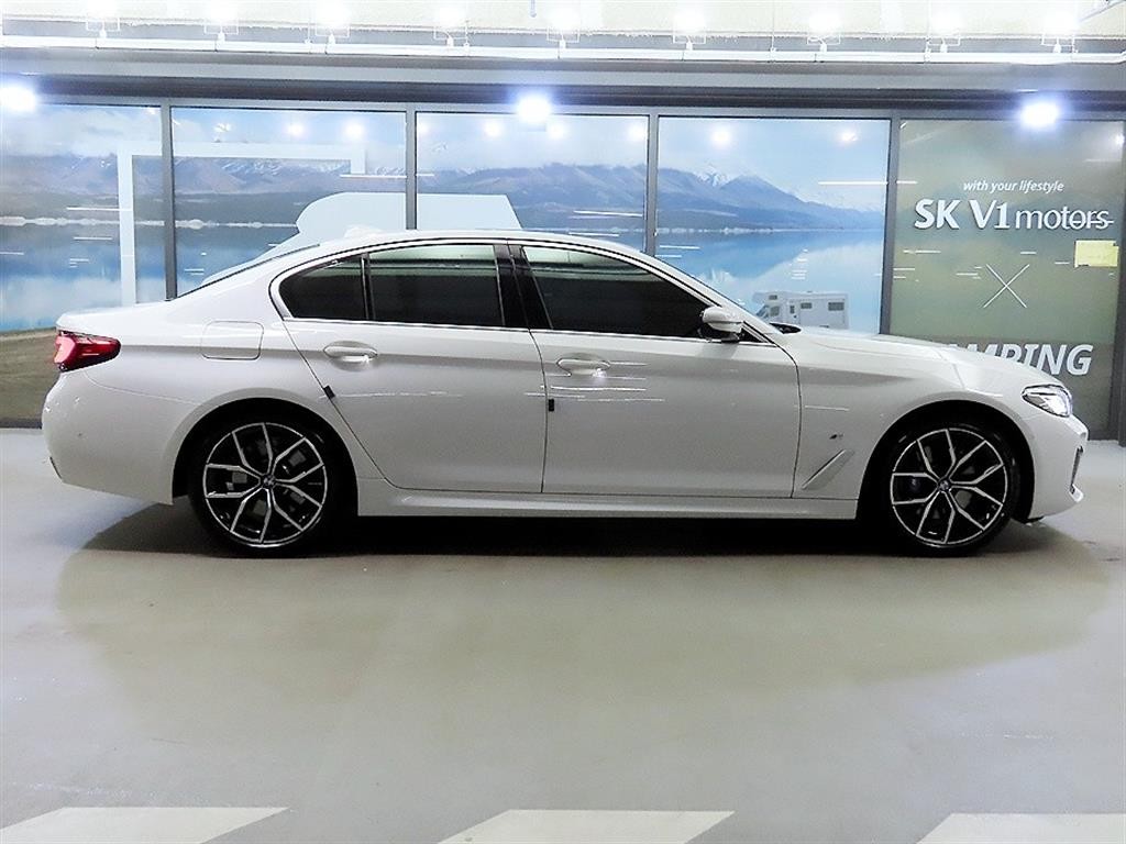 BMW 5시리즈 5시리즈 (G30) 530i xDrive M 스포츠 이미지 3