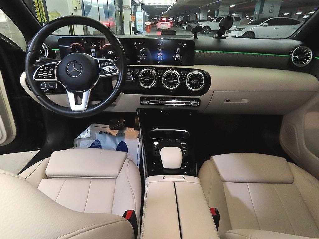 벤츠 A 클래스 A클래스 W177 A220 세단 이미지 10