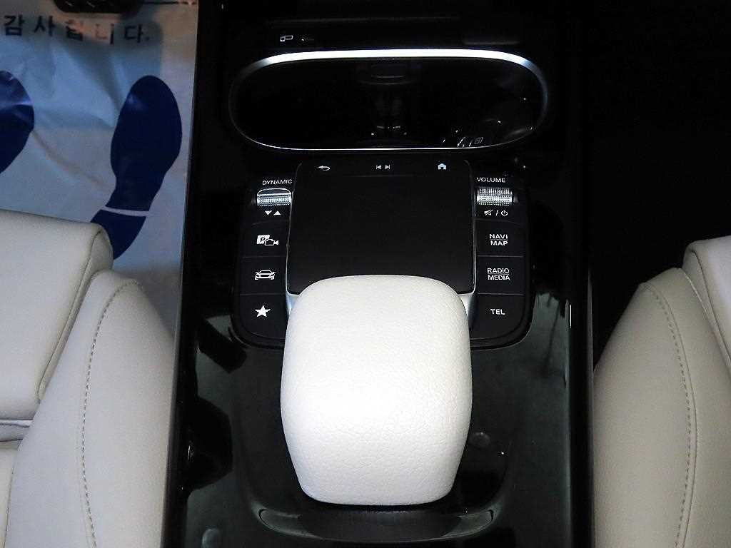 벤츠 A 클래스 A클래스 W177 A220 세단 이미지 13