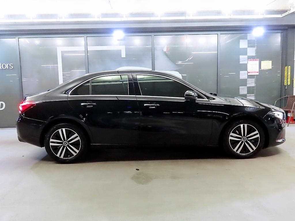 벤츠 A 클래스 A클래스 W177 A220 세단 이미지 3