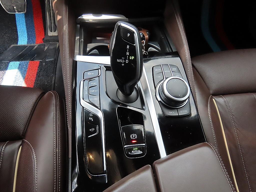 BMW 5시리즈 5시리즈 (G30) M550i xDrive 이미지 11