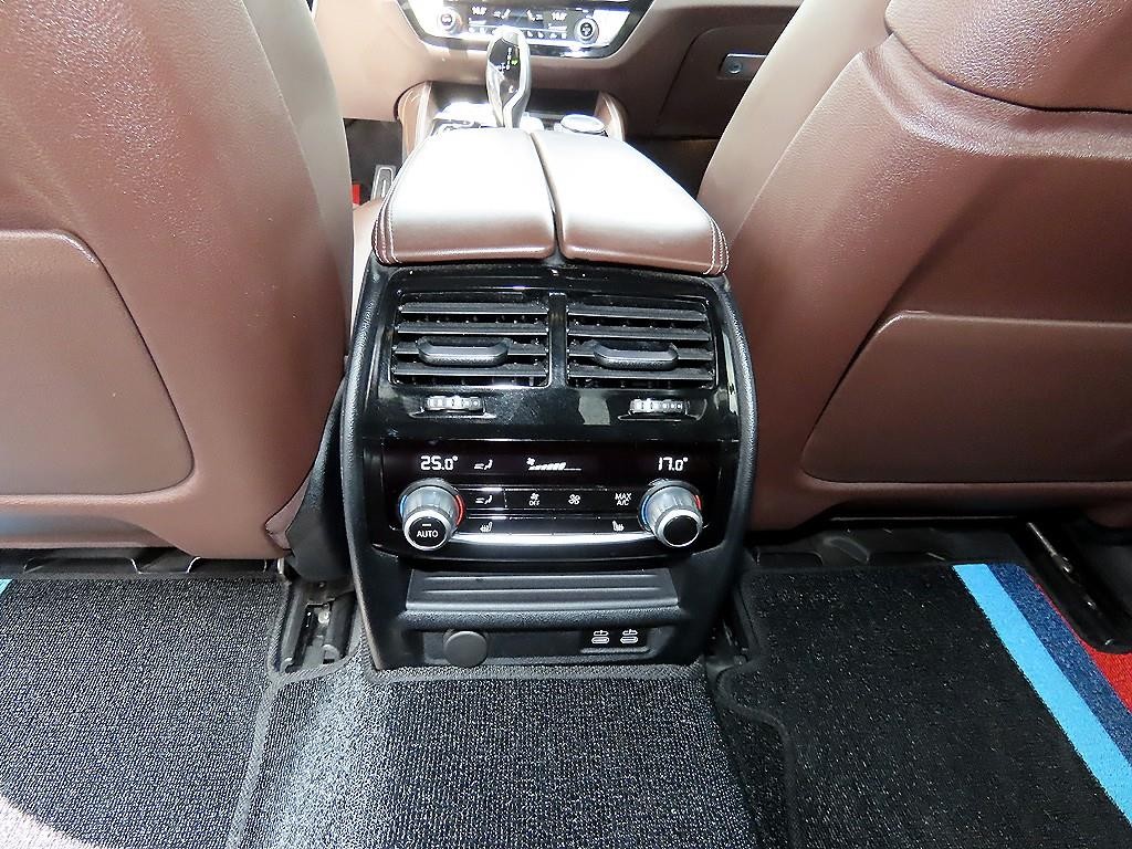 BMW 5시리즈 5시리즈 (G30) M550i xDrive 이미지 16