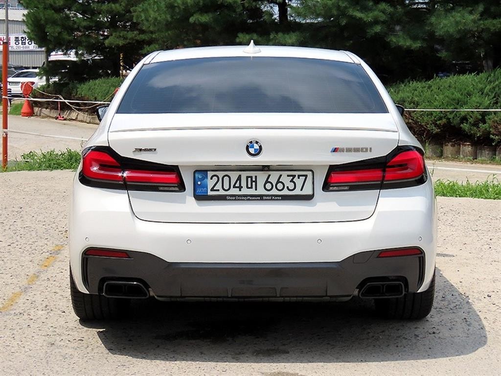 BMW 5시리즈 5시리즈 (G30) M550i xDrive 이미지 4