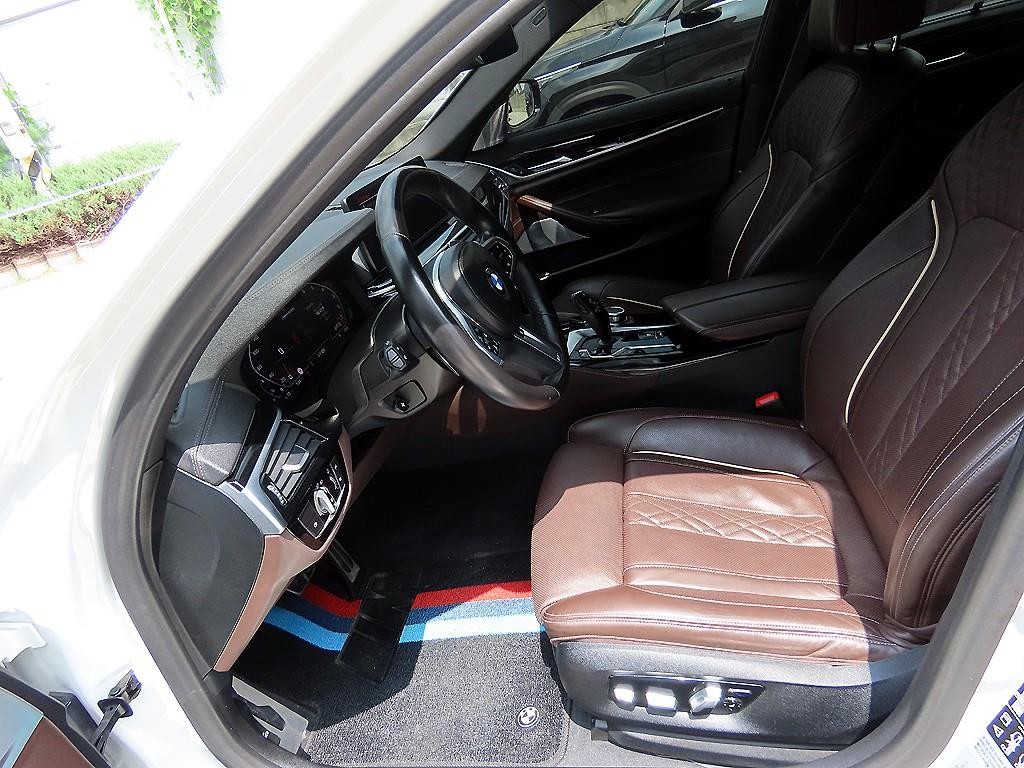 BMW 5시리즈 5시리즈 (G30) M550i xDrive 이미지 5