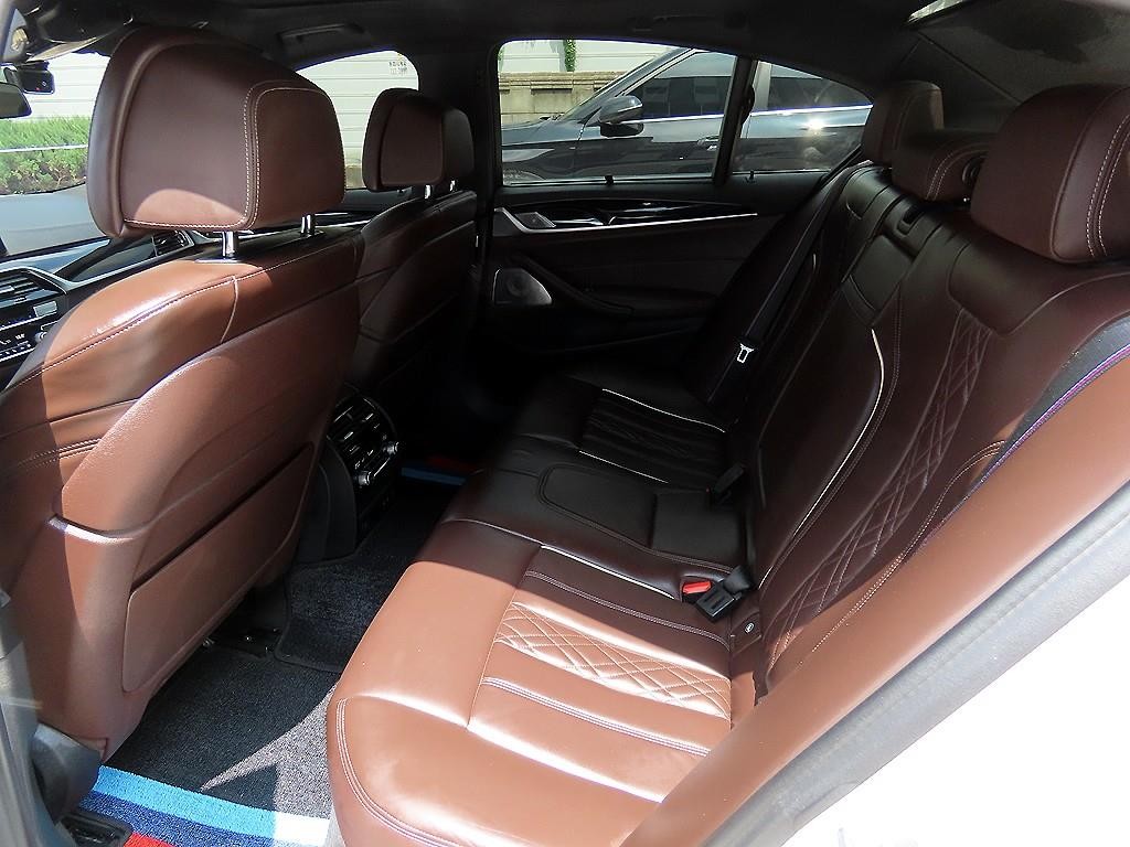 BMW 5시리즈 5시리즈 (G30) M550i xDrive 이미지 6
