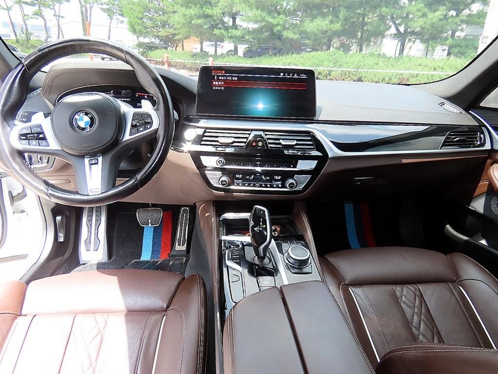 BMW 5시리즈 5시리즈 (G30) M550i xDrive 이미지 7