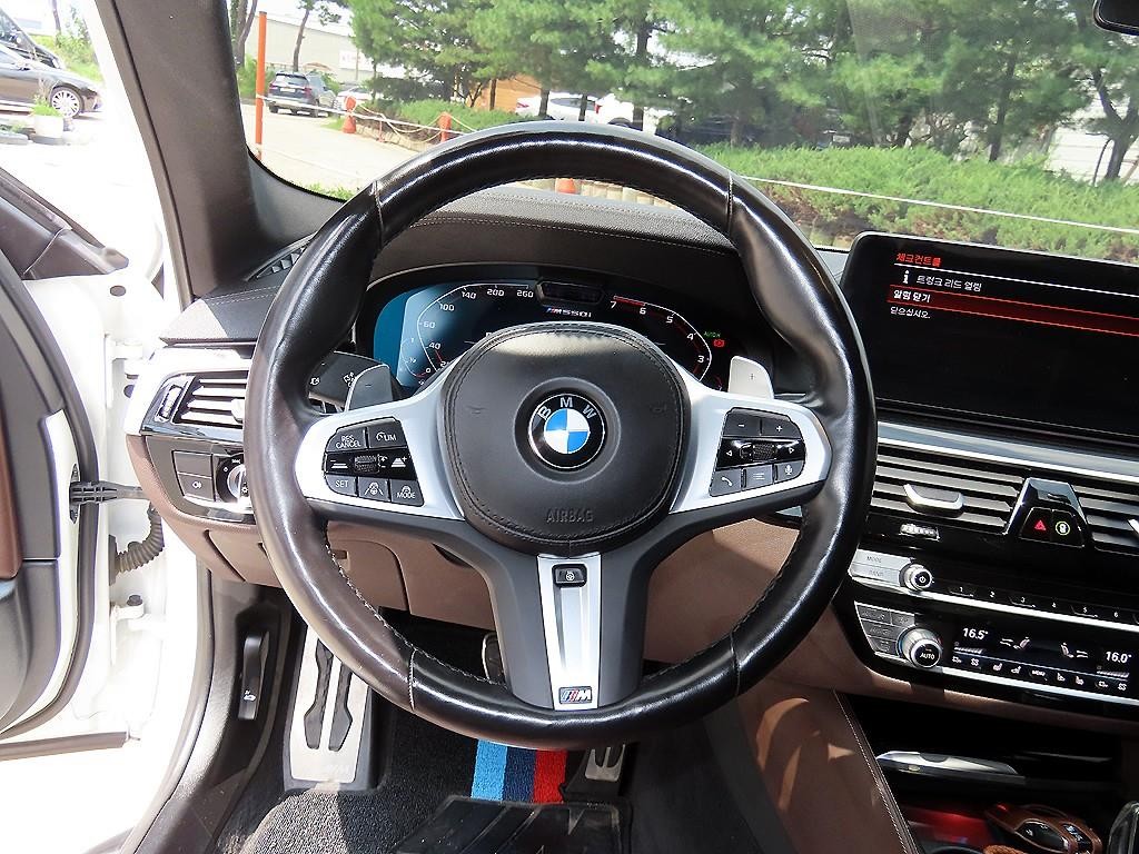 BMW 5시리즈 5시리즈 (G30) M550i xDrive 이미지 8