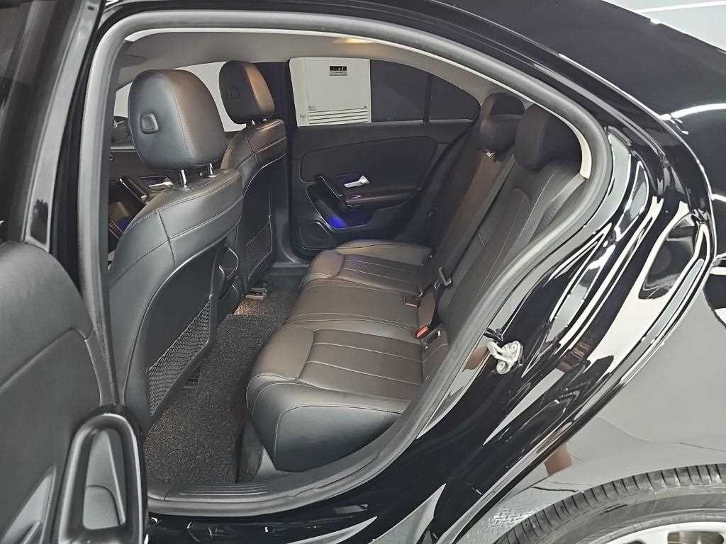 벤츠 A 클래스 A클래스 W177 A200d 세단 이미지 12