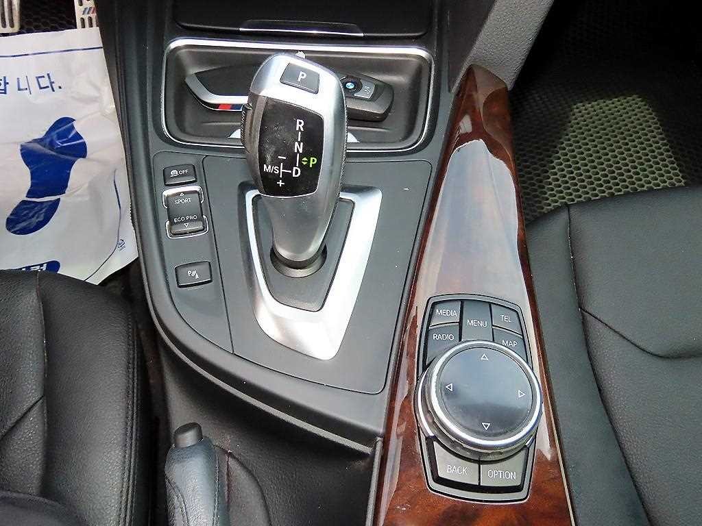 BMW 3시리즈 3시리즈 (F30) 320d 이미지 11