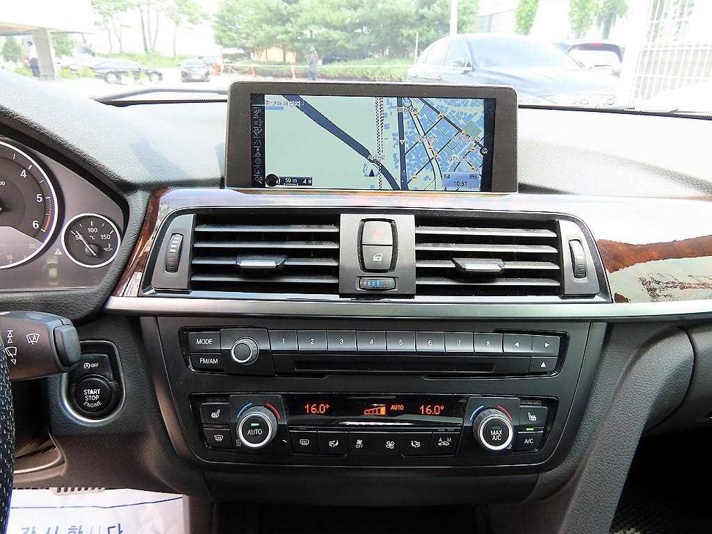 BMW 3시리즈 3시리즈 (F30) 320d 이미지 13