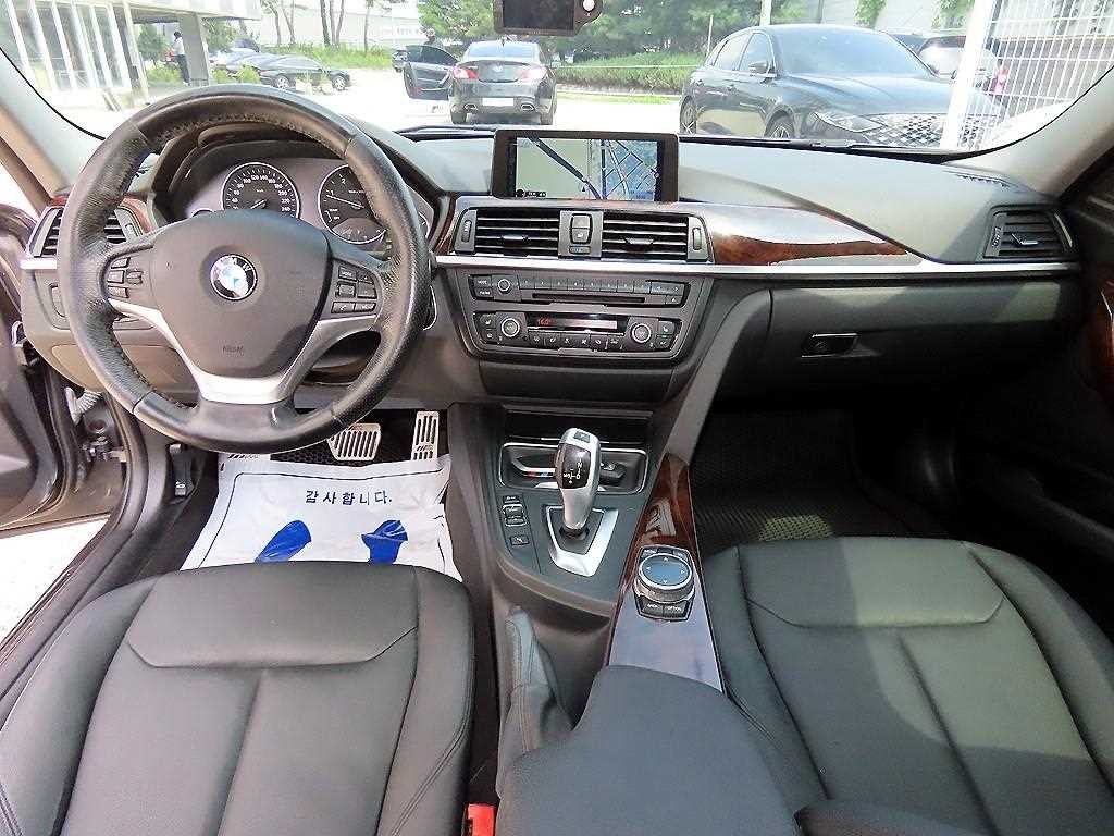 BMW 3시리즈 3시리즈 (F30) 320d 이미지 7
