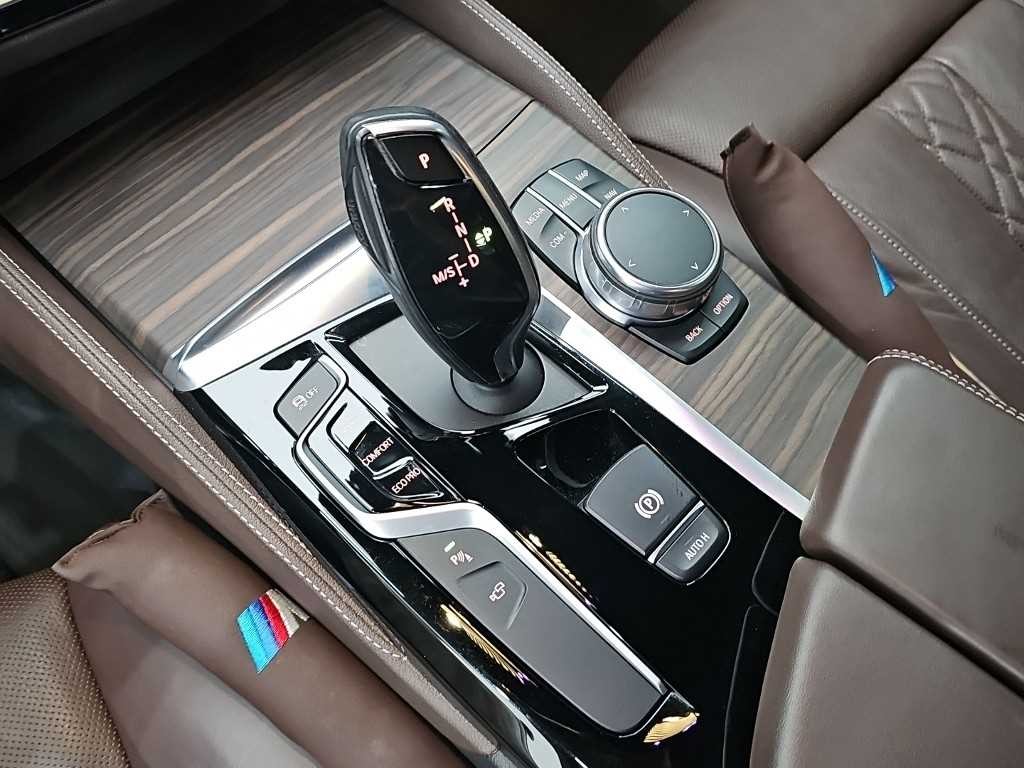 BMW 5시리즈 5시리즈 (G30) 520d M 스포츠 플러스 이미지 8