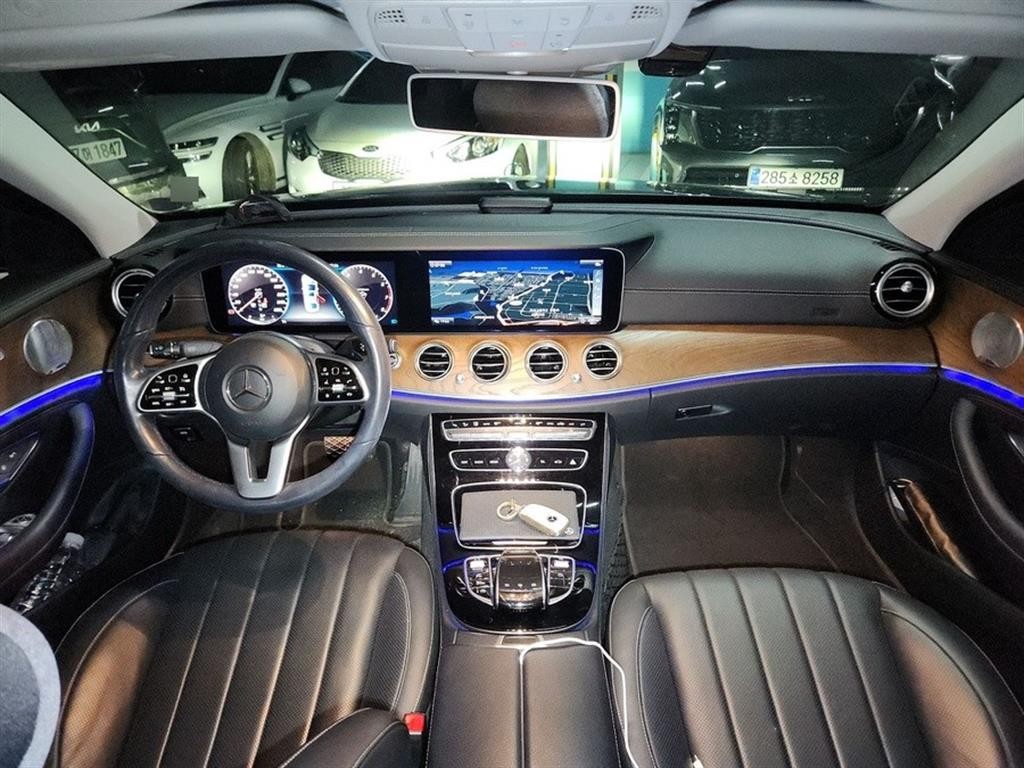 벤츠 E 클래스 E-클래스 W213 E300 익스클루시브 이미지 2