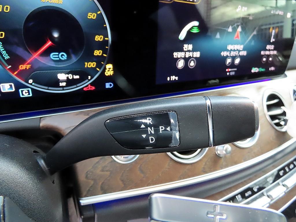 벤츠 E 클래스 E-클래스 W213 E300e 4MATIC 익스클루시브 이미지 11