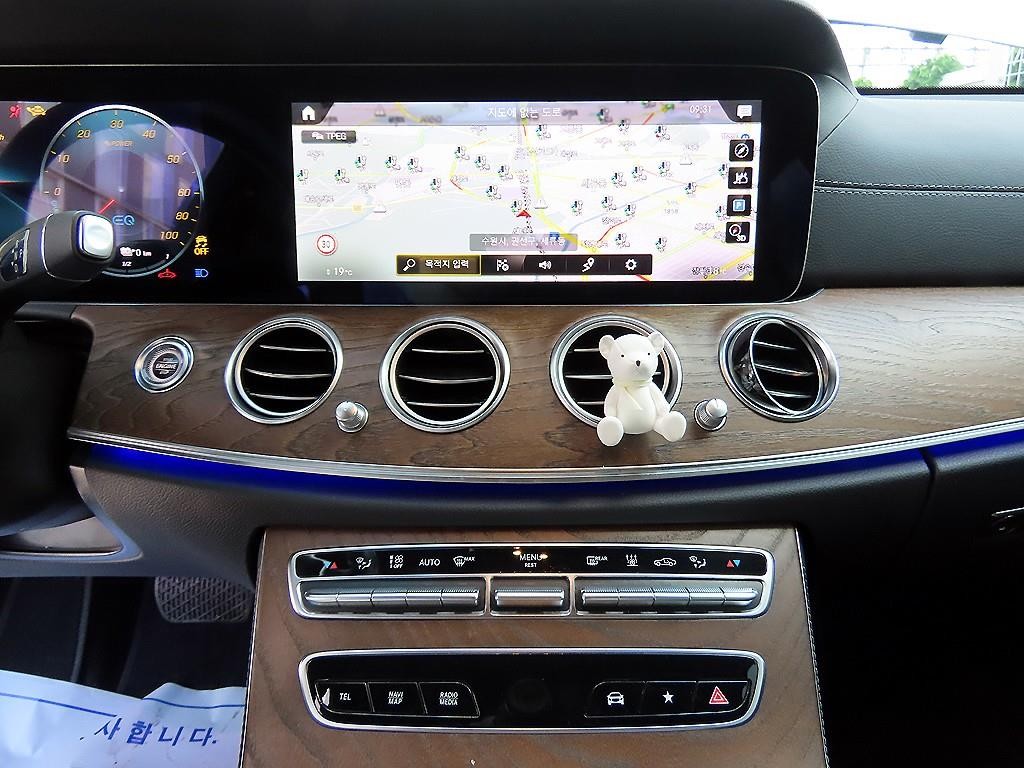 벤츠 E 클래스 E-클래스 W213 E300e 4MATIC 익스클루시브 이미지 13