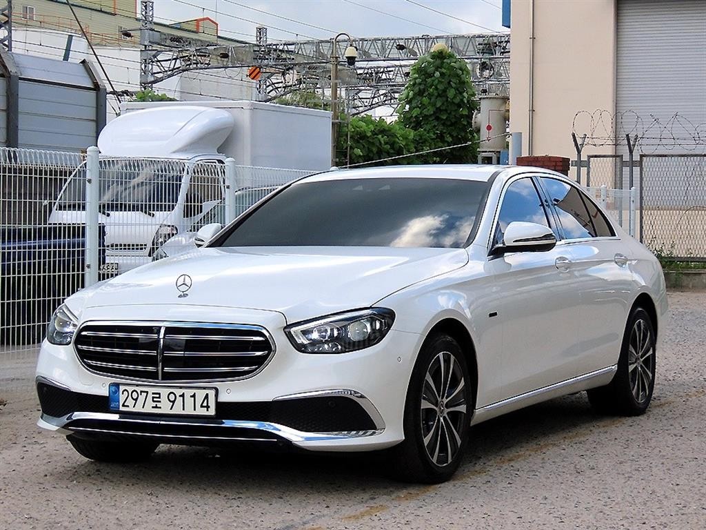 벤츠 E 클래스 E-클래스 W213 E300e 4MATIC 익스클루시브 이미지 2