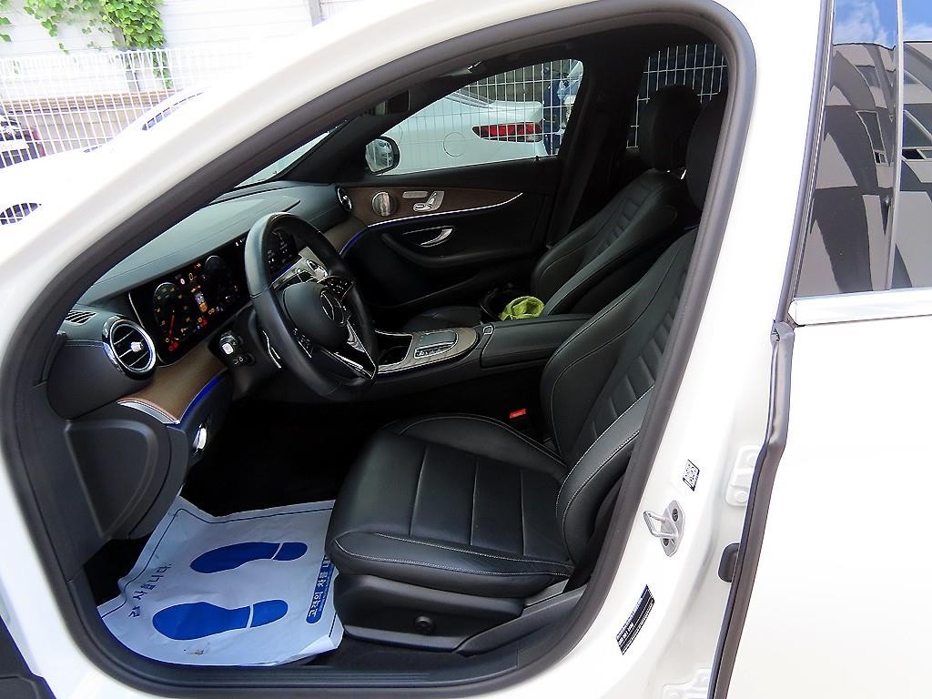 벤츠 E 클래스 E-클래스 W213 E300e 4MATIC 익스클루시브 이미지 5