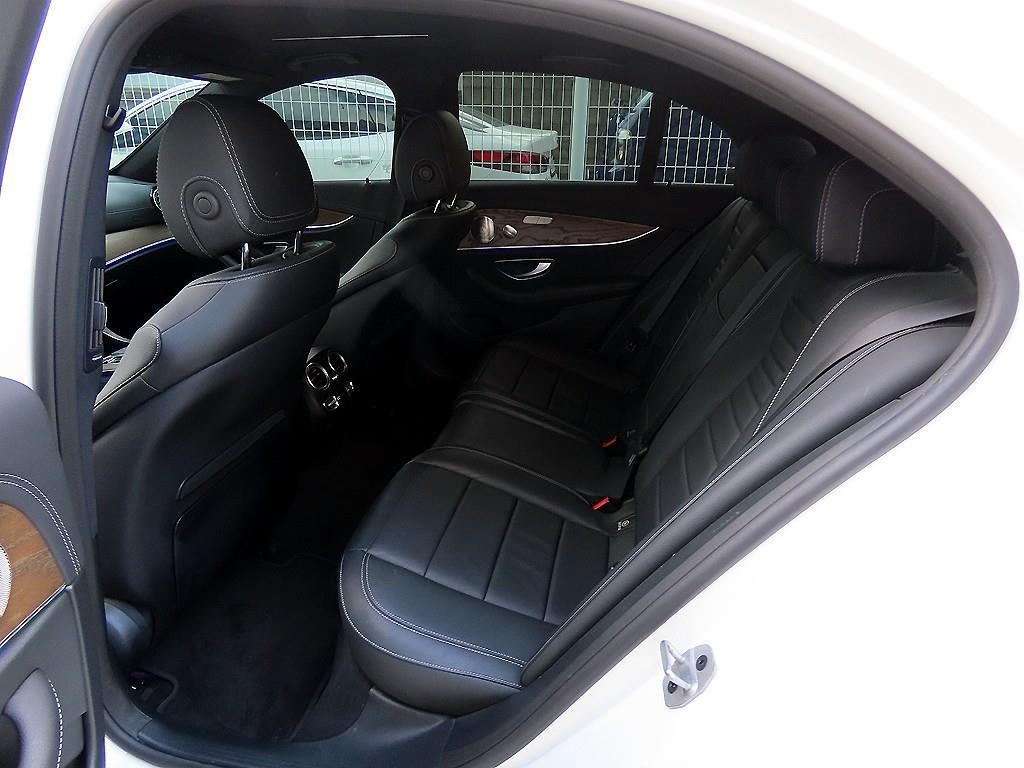 벤츠 E 클래스 E-클래스 W213 E300e 4MATIC 익스클루시브 이미지 6