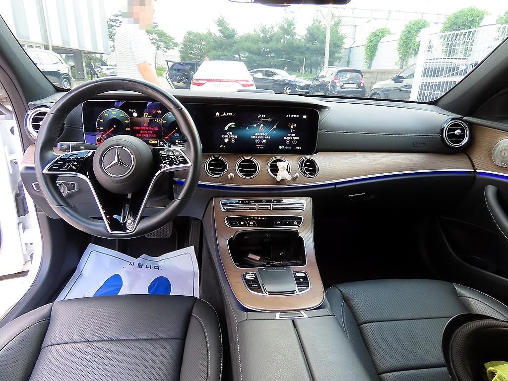 벤츠 E 클래스 E-클래스 W213 E300e 4MATIC 익스클루시브 이미지 7