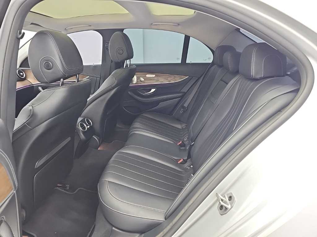 벤츠 E 클래스 E-클래스 W213 E300 4MATIC 익스클루시브 이미지 12