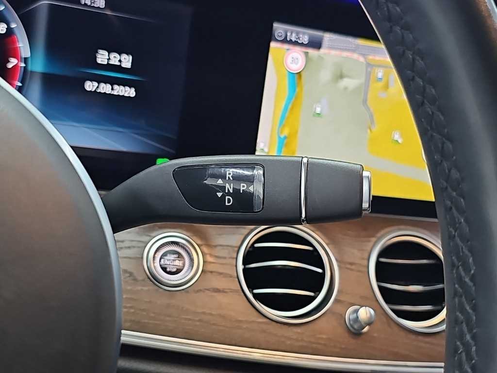 벤츠 E 클래스 E-클래스 W213 E300 4MATIC 익스클루시브 이미지 8