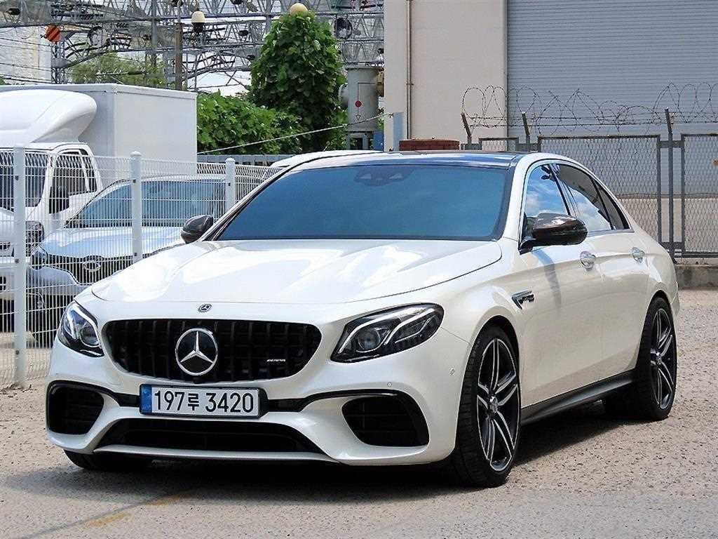 벤츠 E 클래스 E-클래스 W213 E63 AMG 4MATIC+ 이미지 1