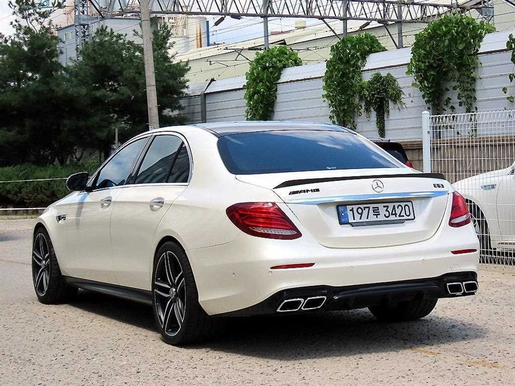 벤츠 E 클래스 E-클래스 W213 E63 AMG 4MATIC+ 이미지 3