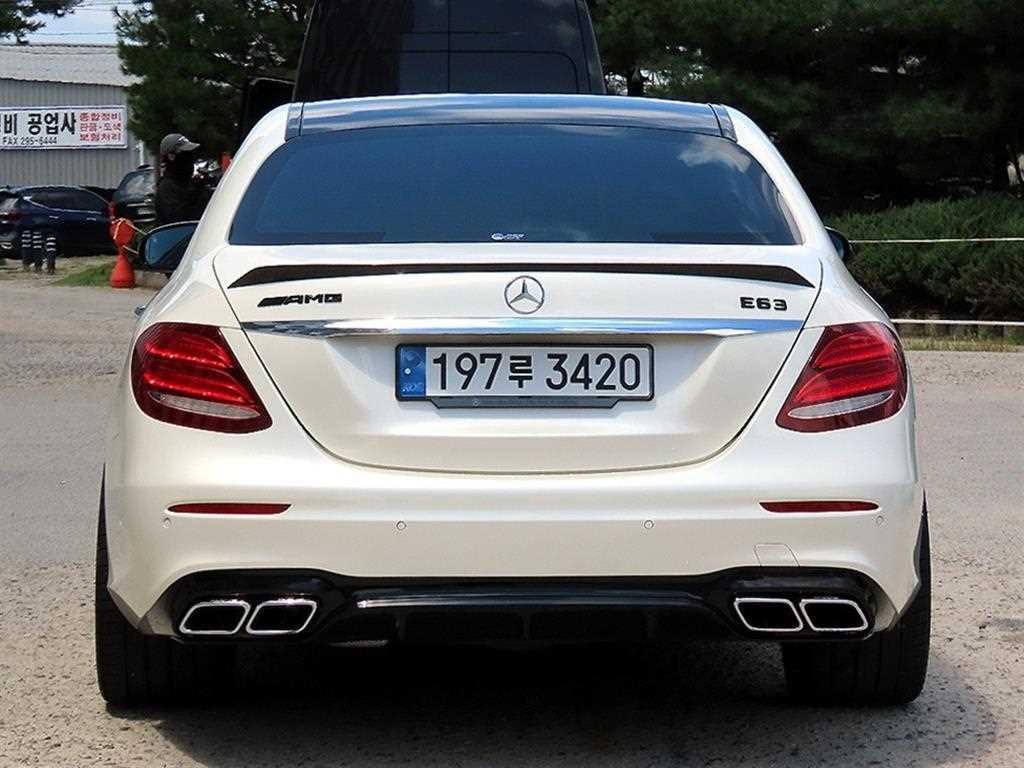 벤츠 E 클래스 E-클래스 W213 E63 AMG 4MATIC+ 이미지 4