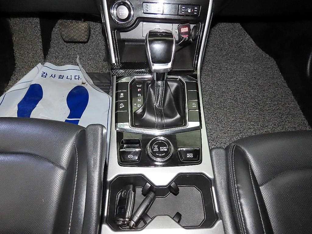KG모빌리티(쌍용) 코란도 뷰티풀코란도 4WD 가솔린 1.5 C5 플러스 이미지 12