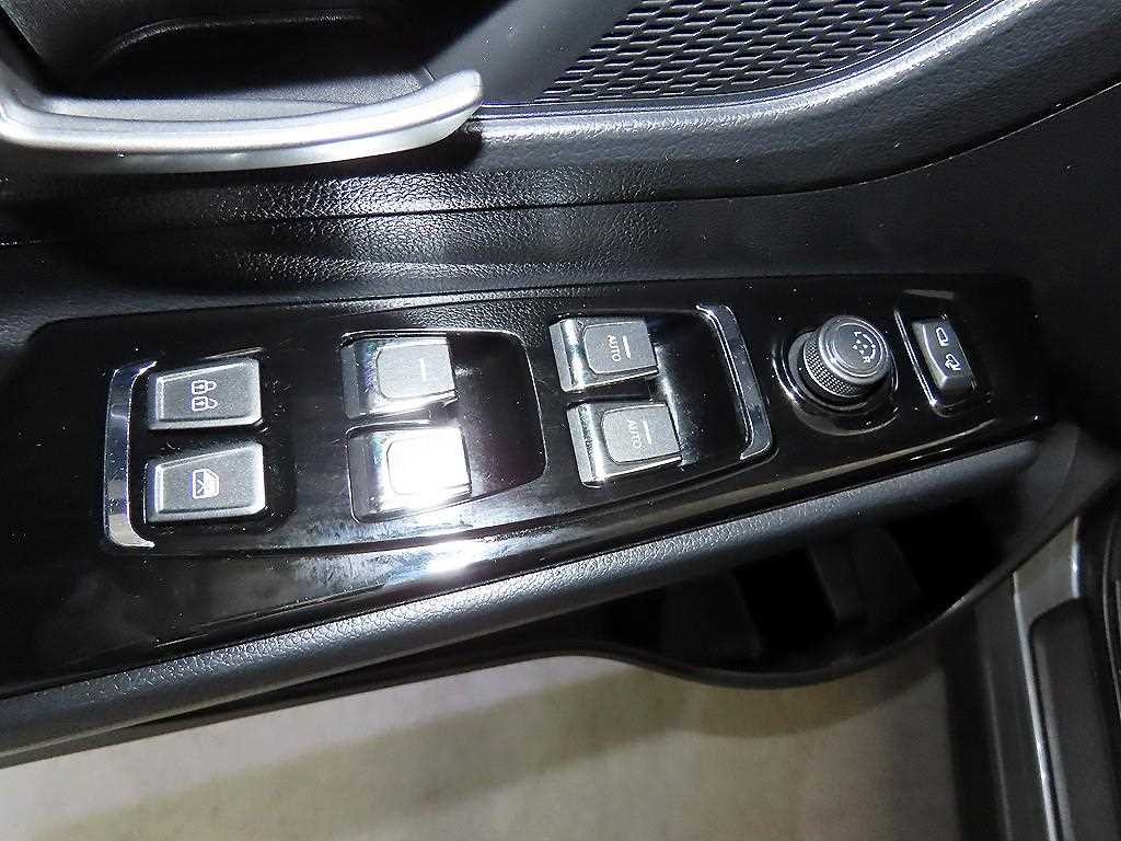KG모빌리티(쌍용) 코란도 뷰티풀코란도 4WD 가솔린 1.5 C5 플러스 이미지 13