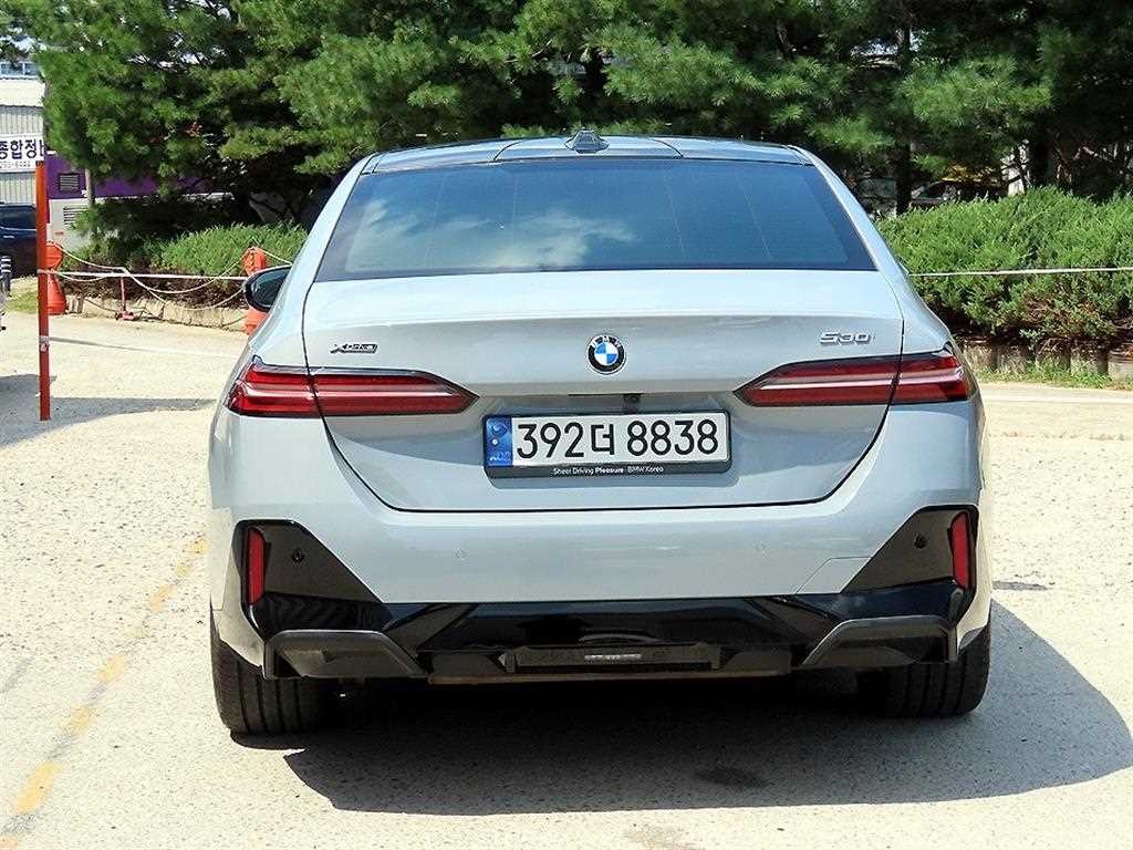 BMW 5시리즈 5시리즈 (G60) 530i xDrive M 스포츠 이미지 4